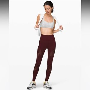 Lululemon Wunder Under High-Rise Tight 28" in Size 8.